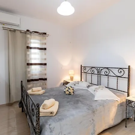 Holiday home Mariangelo House Artemonas