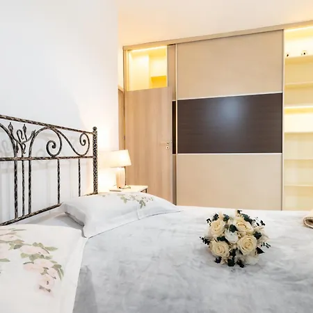 Holiday home Mariangelo House