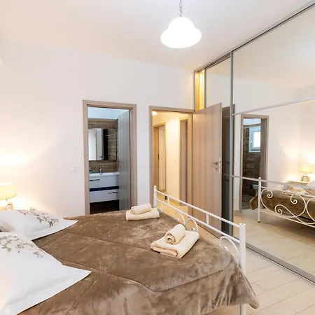 Holiday home Mariangelo House